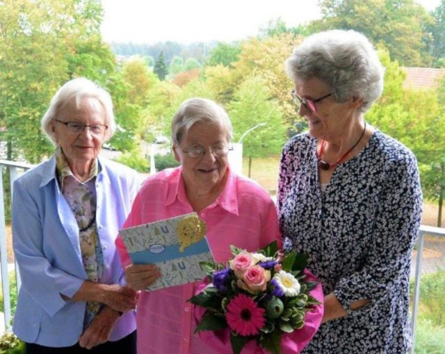  Liebe Überraschungsgäste :Frau Lidwina Beckmann und Frau Christa Storcks v.l.n.r.