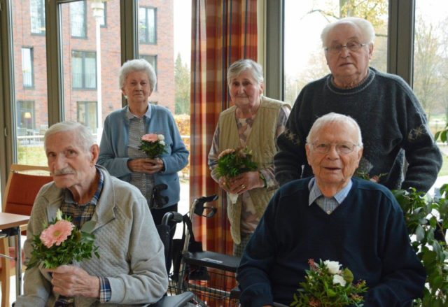 Der frischgewählte Bewohnerbeirat: Frau E.Ebbing,Fr.E.Kreienkamp, Hr.FriedhelmEllerkmann Hinten von li n re.Hr E.Remih , Hr.H-J.Herzog vorn von li n re.