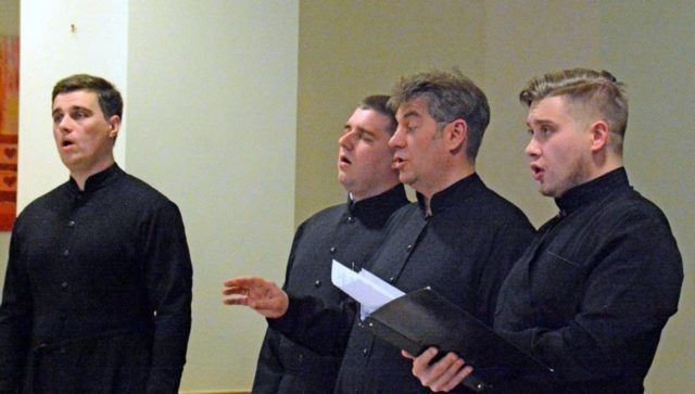 St.Daniels Chor aus Moskau rührte mit voluminösen Stimmen die Herzen an. Foto: J.Teroerde